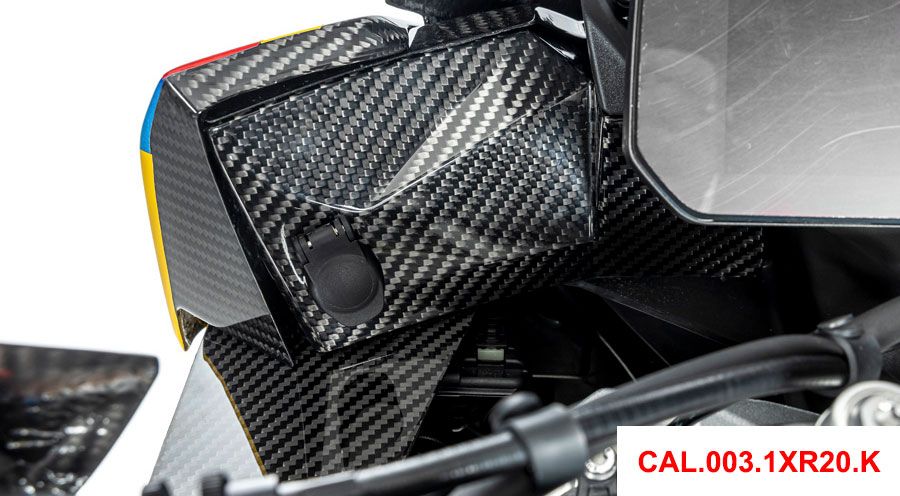 BMW S 1000 XR (2020- ) Paravento in carbonio accanto a strumentazione
