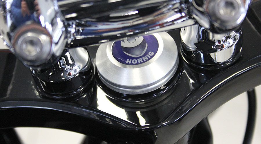 BMW R 18 Chiusura della testa dello sterzo con emblema
