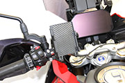 Supporto per smartphone con porta di ricarica wireless per motociclette BMW