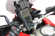 Supporto per smartphone con porta di ricarica wireless per motociclette BMW