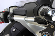 Adattatore per fissaggio manubrio tubolare per moto BMW