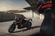 La nuova BMW R1300R